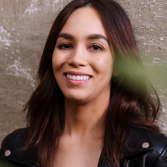 Shopper ISO Timeless & Comfortable - Picture 1 of 3